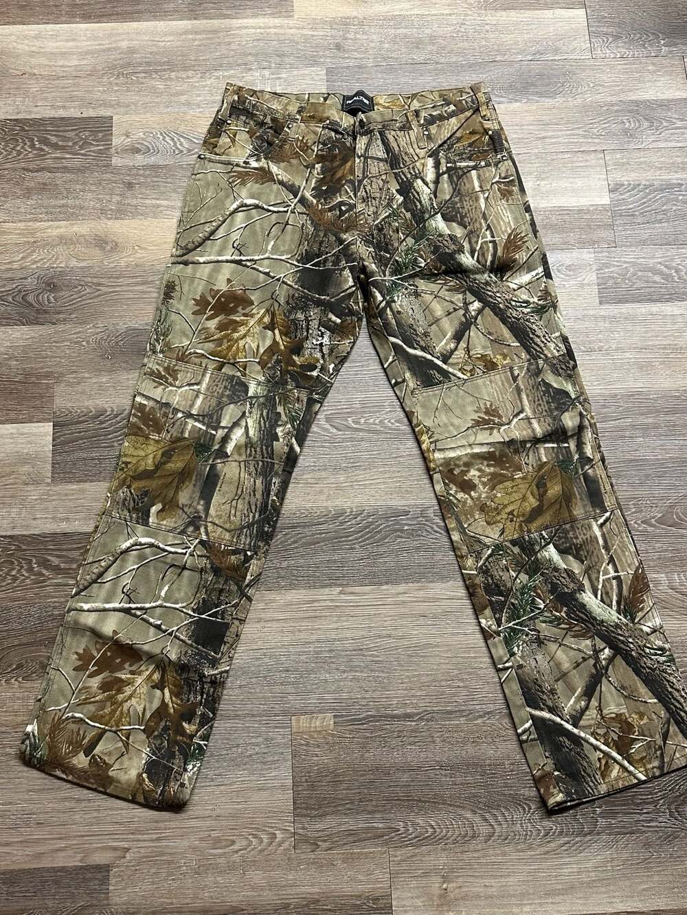 Realtree AP 5-Pocket Camo Hunting Pants with Reinforced Knees - Picture 4 of 6